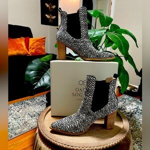 Oasis Society Stacked Heel Zebra Print Bootie Sz10